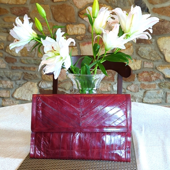 Vintage Handbags - Vintage Red eelskin clutch
